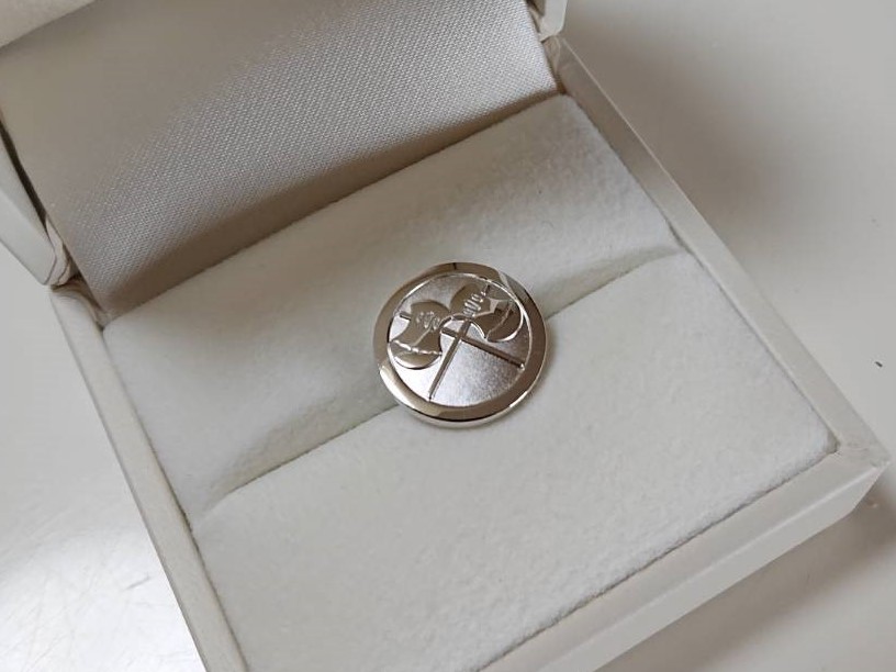 ロジウムメッキ仕上げ